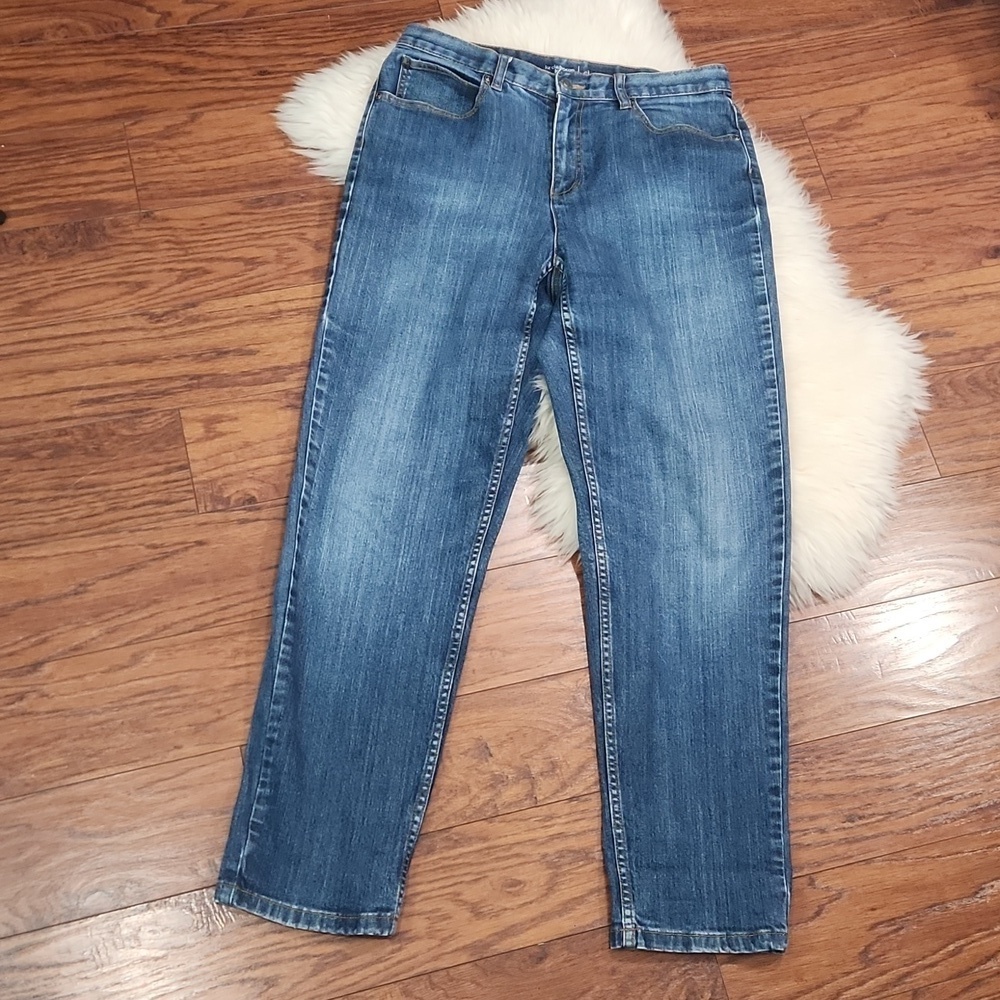 Liz Claiborne Medium Wash Classic Cut Jean's - Picture 3 of 6